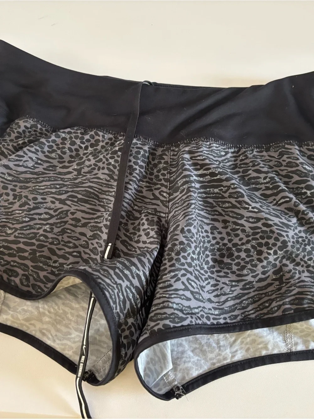 Nike Dri-FIT Women's Small Black Gray Cheetah Leopard Print Running Shorts
